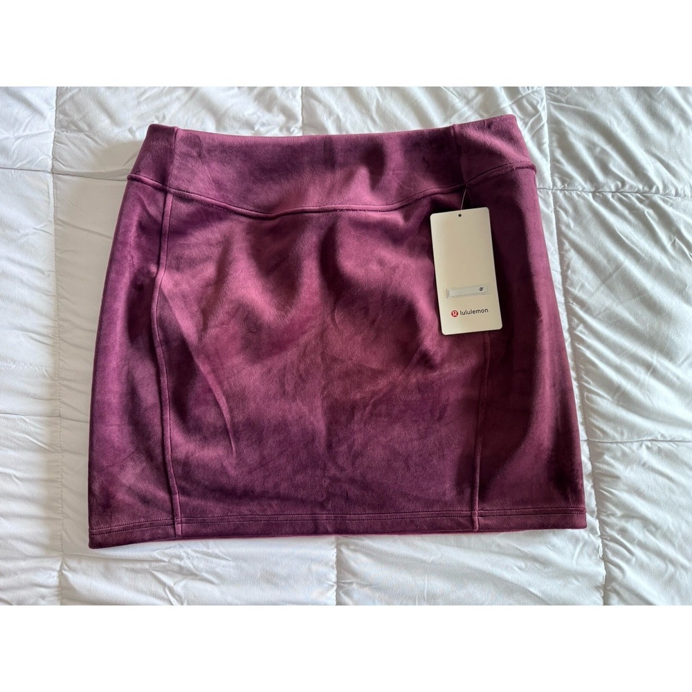 New Lululemon Scuba High Rise Mini Skirt Velvet Size Large GARN Garnet Red NWT